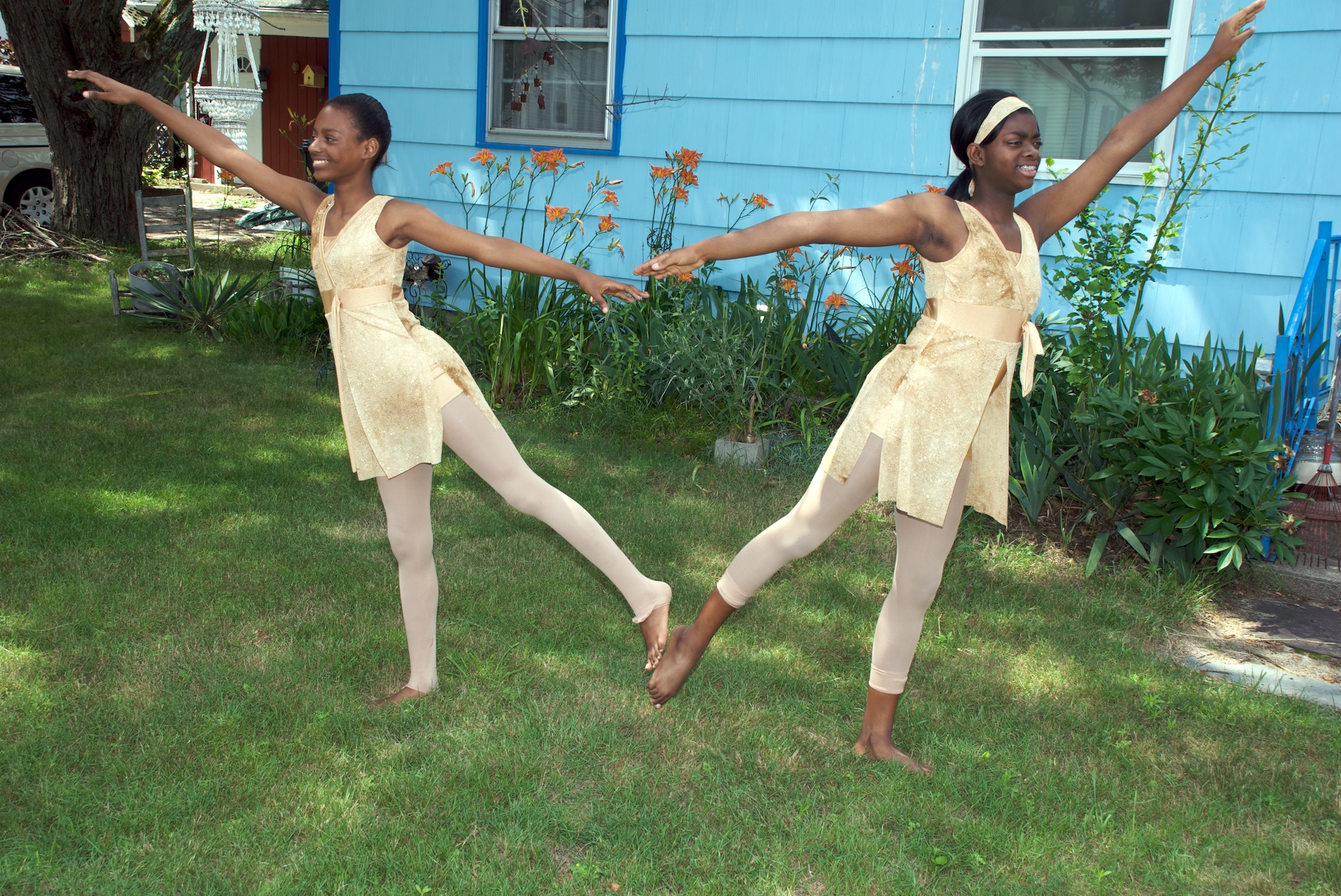 Sisters ballet.
